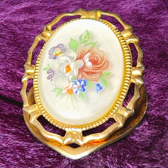 Vintage 1930’s  Floral  Cameo  Rose Transfer Acrylic Scarf Clip - Picture 3 of 9